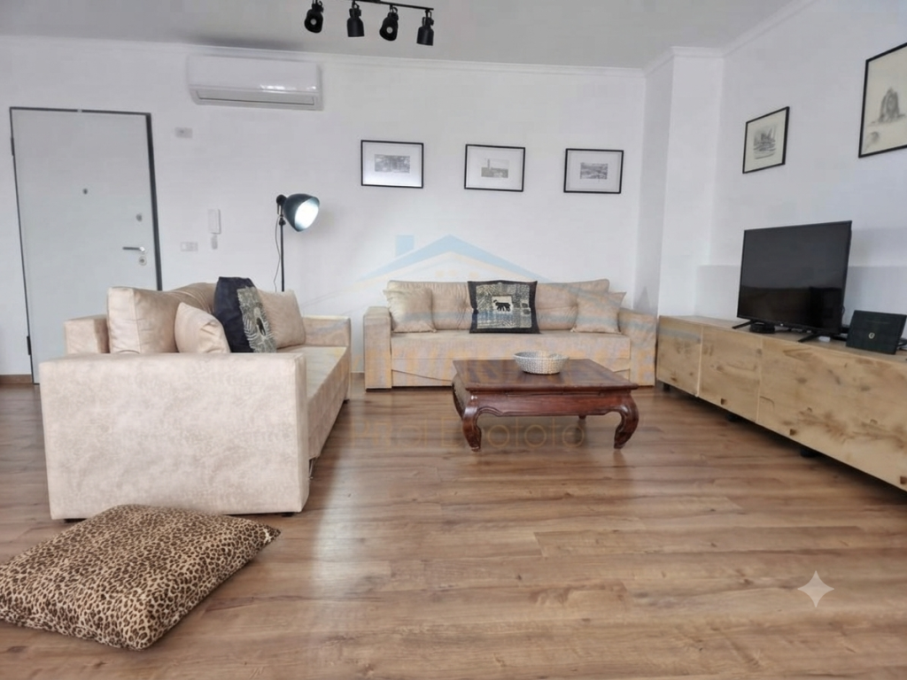 Qera, Apartament 1+1, Kafe Flora