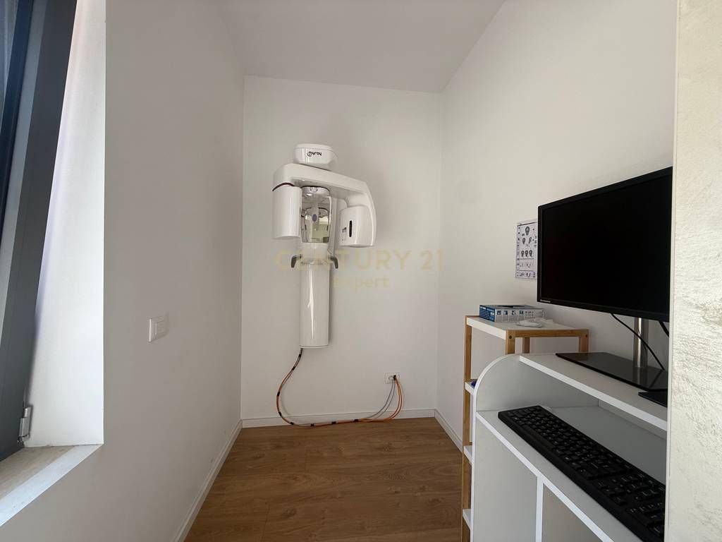 OCCASIONE! VENDESI ATTIVITÀ DI CLINICA DENTALE VICINO AL RING CENTER!