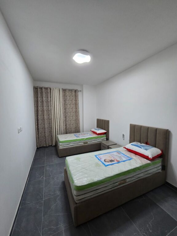 🏡 Appartamento 2+1+2 + parcheggio in affitto  📍 Tirana Uptown, Via “5 Maji”, di fronte al Concord Center💰 Prezzo: 68.000 lek/mese