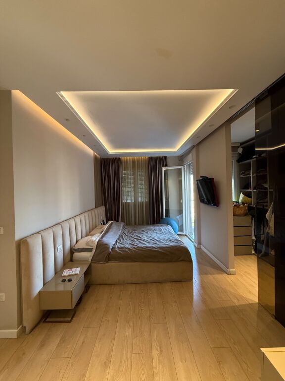 Appartamento 3+1+2 in vendita – Vicino alla Scuola “Mihal Grameno”, Tirana