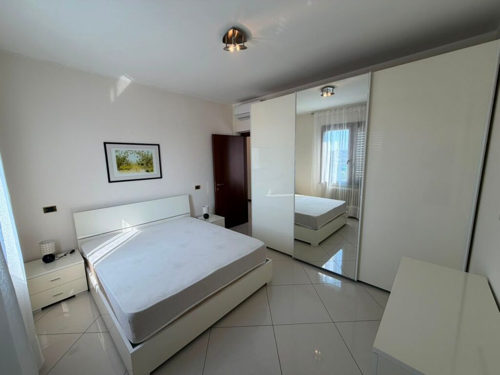 🏡 Appartamento 1+1 in affitto –📍 Kinostudio💰 Affitto: 45.000 Lek/mese (prezzo non trattabile)