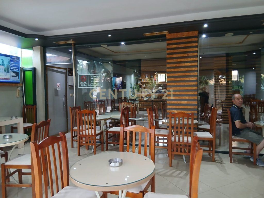 Annuncio di Vendita Immobile: Bar-Caffè e Abitazione su 2 Piani a Tirana - 593,952€ | 236m²