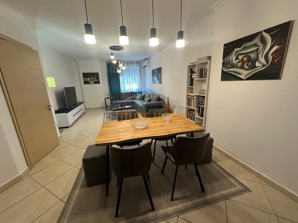 For rent, Apartment 1+1, Port Street, Durres