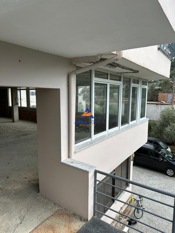 AFFITTASI LOCALE DEPOSITO 500M2 "BERZHITË" 1500 EURO