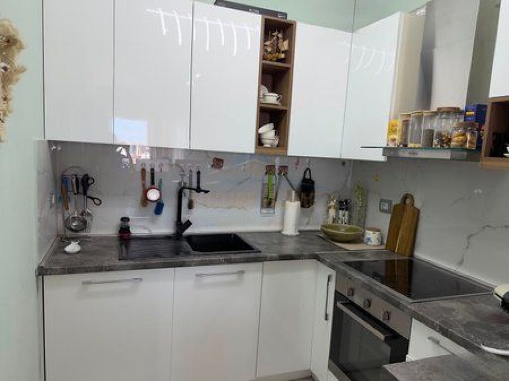 Shitet Apartament 2+1+2+Post Parkimi, Yzberisht, Tirane