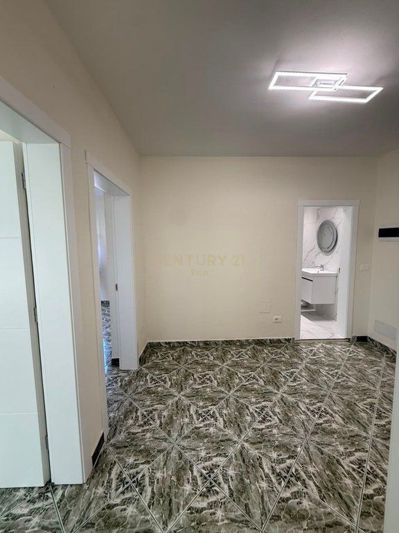 Jepet me qira apartament 2+1 për zyra – Tek Stacioni i Trenit, Durres !