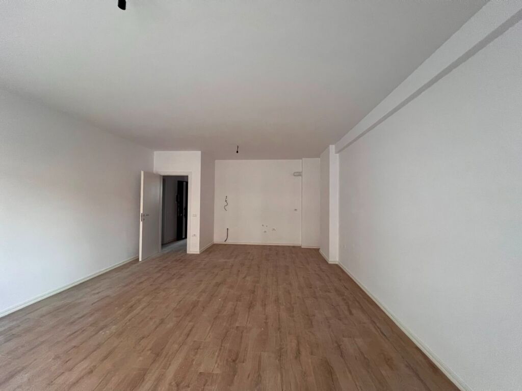 Shitet Apartament 1+1 – te Spitali Amerikan 3 - afer KMY Yzberisht   ID 5301