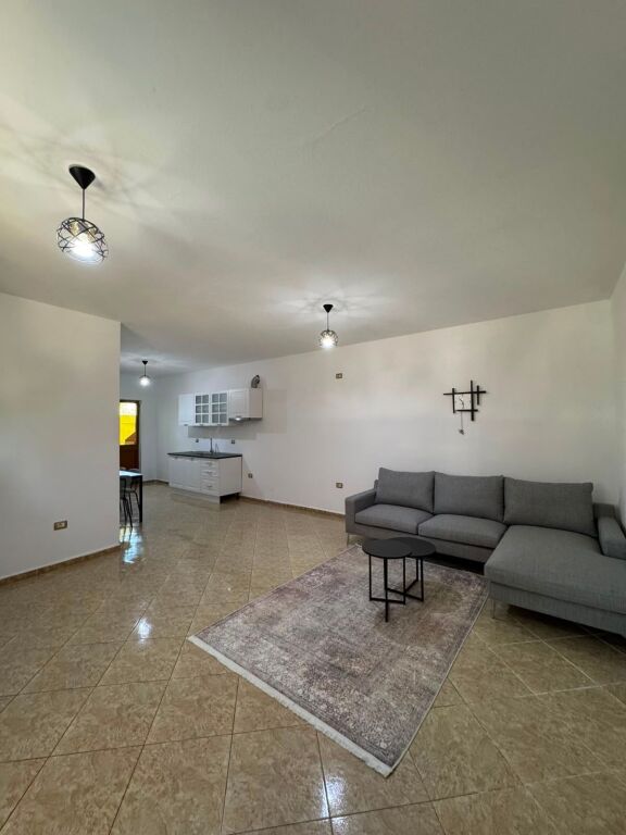 1+1,kat vile,spitali continental ali dem,400 mije leke