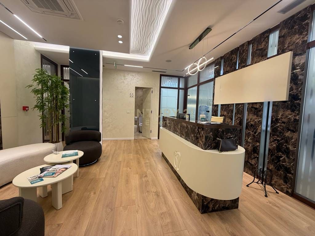 OCCASIONE! VENDESI ATTIVITÀ CLINICA DENTALE VICINO A RING CENTER!
