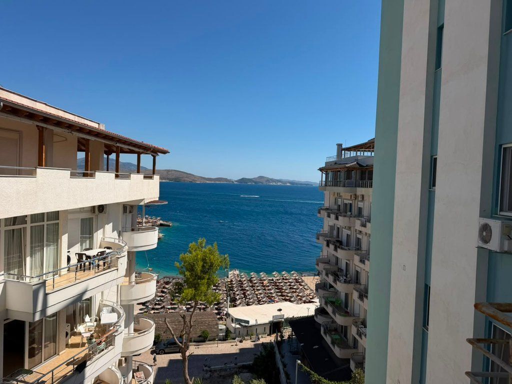 SARANDA, VENDIAMO APPARTAMENTO 2+1 SOLO 30 M DAL MARE 230.000 €