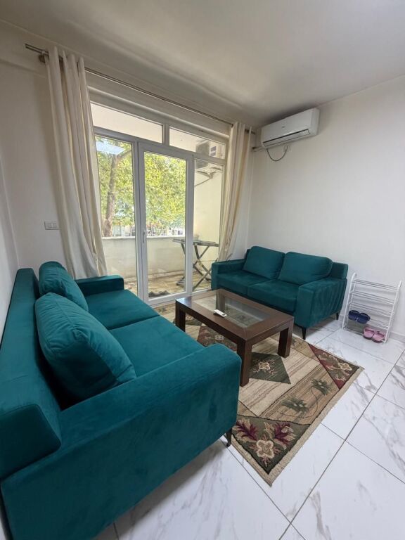 Rruga Dibres ,prane “Fakultetit te Mjeksise “ jepet me qera apartament2+1,i mobiluar  60,000 Leke    