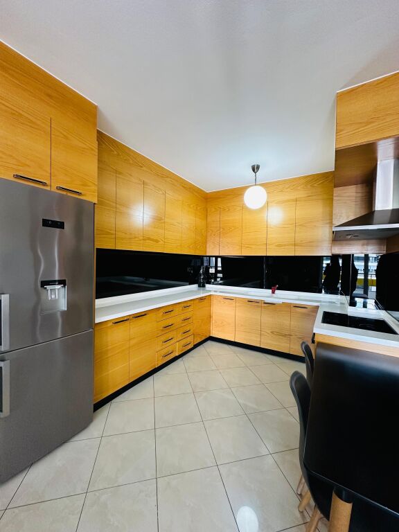 Jepet me Qera Apartament 2+1+Depo – Pallati me Shigjeta