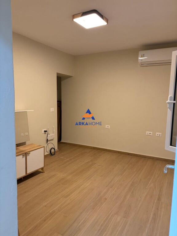 LOCALE COMMERCIALE IN AFFITTO 50 M2 " BLLLOK / PIAZZA WILLSON " 55.000 LEKE