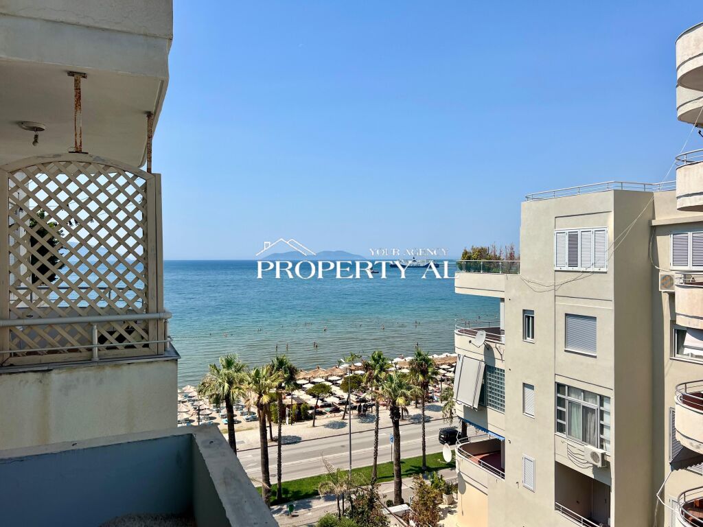 Appartamento 1+1 con vista laterale sul mare sulla prima linea del Lungomare – Vlora