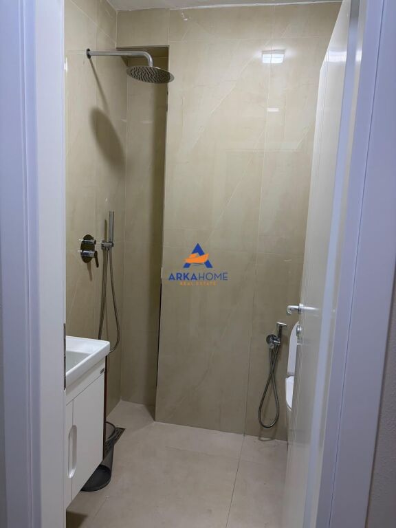 LOCALE COMMERCIALE IN AFFITTO 50 M2 " BLLLOK / PIAZZA WILLSON " 55.000 LEKE