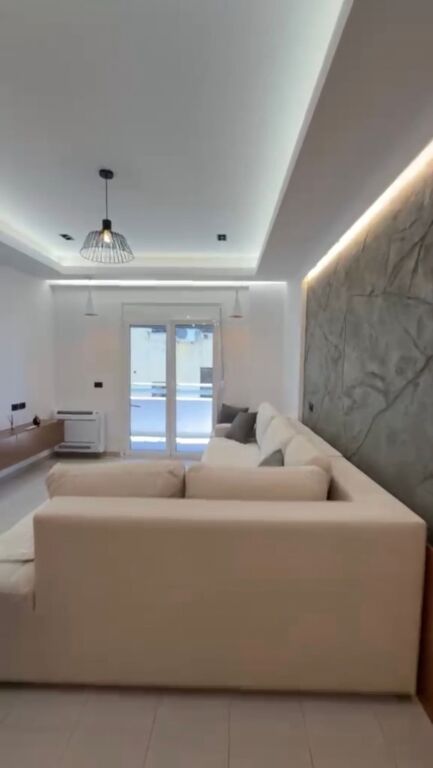 Jepet Apartament 2+1 me qira te Pelikani Plazh