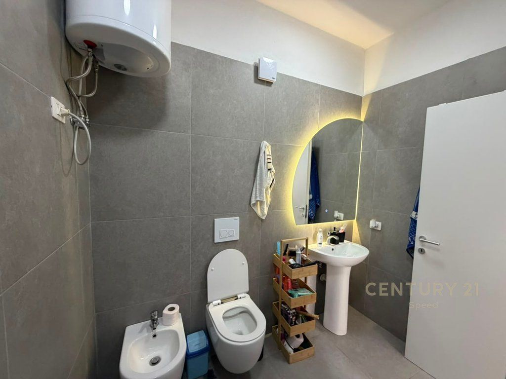 Shesim apartament 3+1+2 ne Rrugen "5 Maji"!!