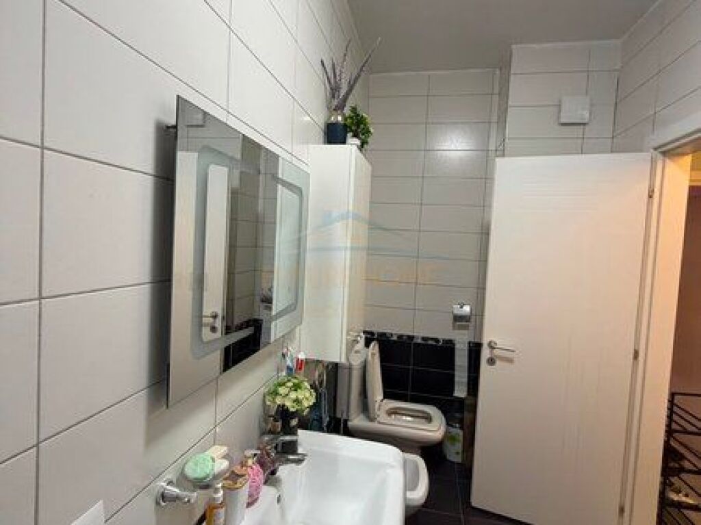 Shitet Apartament 2+1+2+Post Parkimi, Yzberisht, Tirane