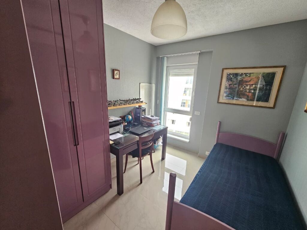 Shitet apartament 3+1 tek 21 Dhjetori