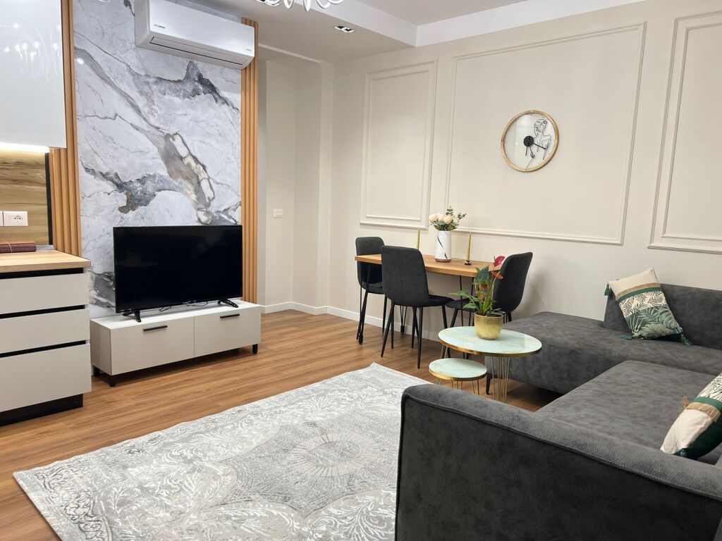 Apartament luksoz me qera 1+1 tek Liqeni i Thate