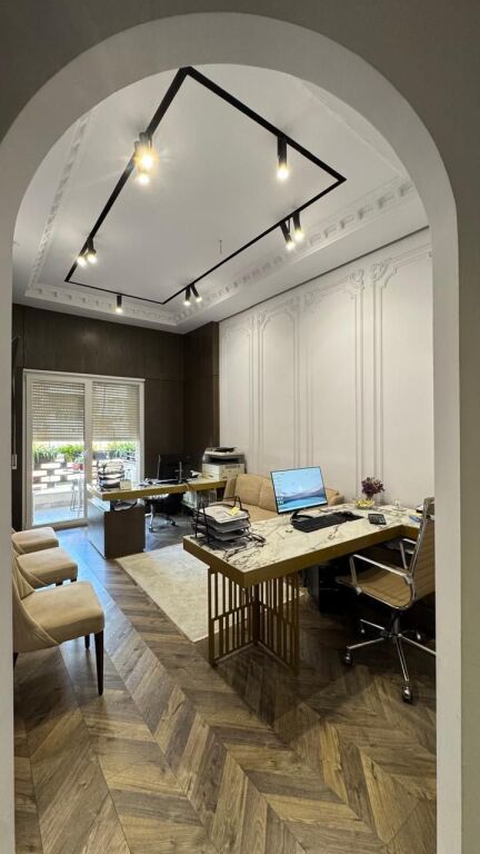 🏢 Ufficio in affitto a Golden Park, Tirana  📍 Di fronte a American 3, Golden Park  ▪️ Superficie: 55 m² ▪️ 7° piano ▪️ Completamente arredato ▪️ Ambiente moderno e funzionale  Adatto per studio legale, contabilità, consulenza, IT e altre attività professionali.  💶 Prezzo: 650 € / mese