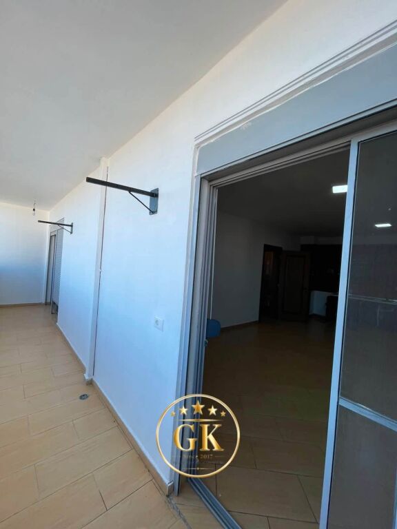Affitto 2+1 con balcone spazioso 📍Polizia • 25.000 lek netti✅