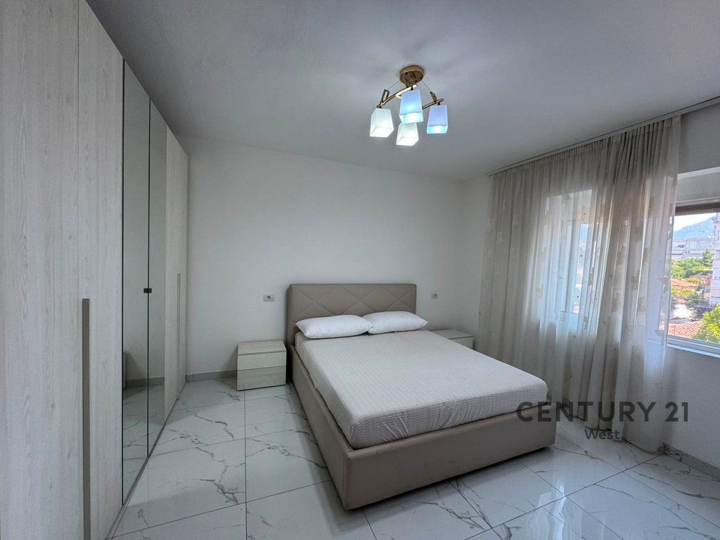 Apartament 3+1 me qera te Rruga Bardhyl
