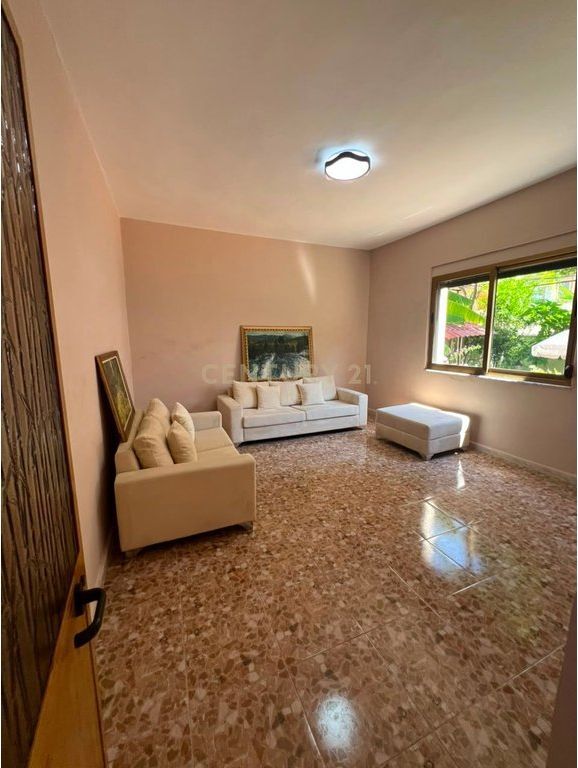 VILLA SU DUE PIANI IN VENDITA A DURRËS!! 370.000 €
