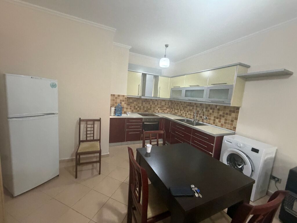 1+1, palazzo, vecchio mercato elettrico, via elb, 500 mila lek