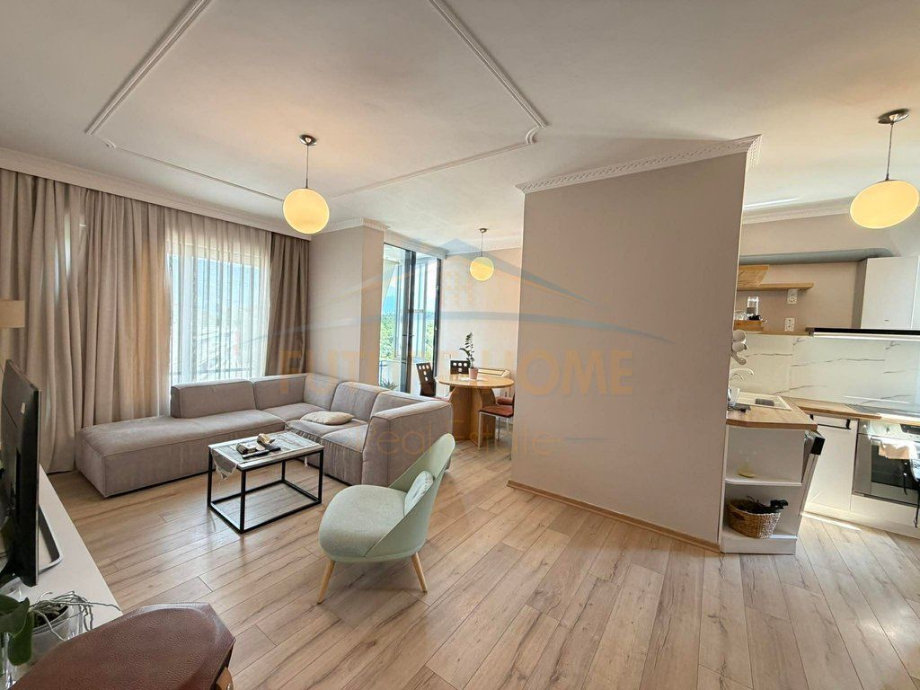 JEPET PER QERA APARTAMENT 2+1 RRUGA E KOSOVARVE PAMJEE NGA LLIQENI
