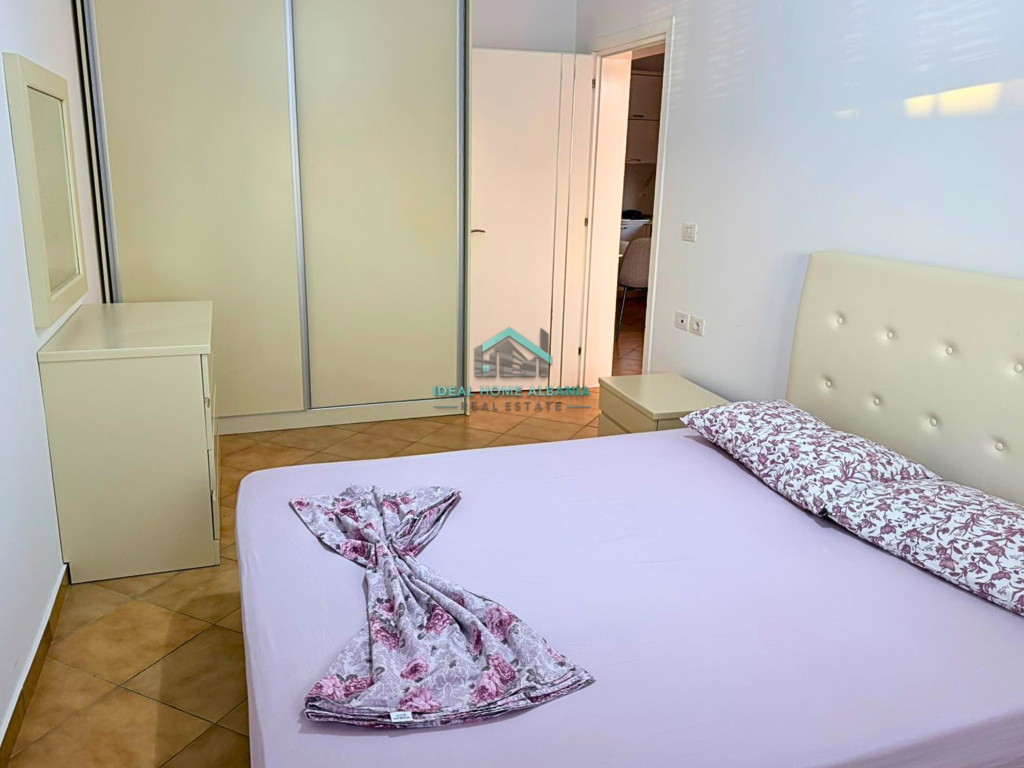APARTAMENT 2+1 ME QERA – LUNGOMARE, VLORË