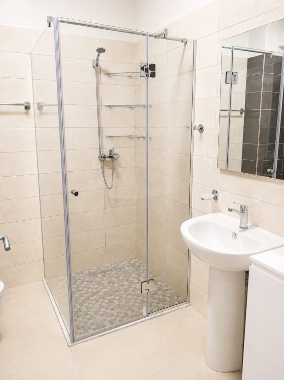 Apartament 1+1+ post Parkimi per qera Komuna e Parisit !
