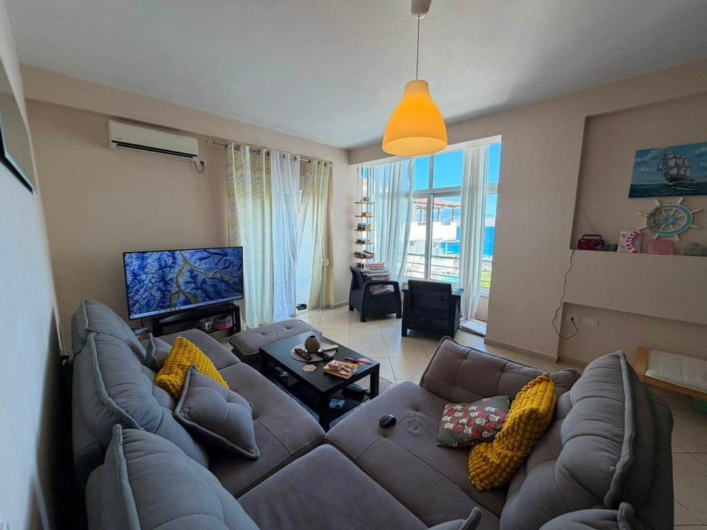 SARANDA, VENDIAMO APPARTAMENTO 2+1 SOLO 30 M DAL MARE 230.000 €