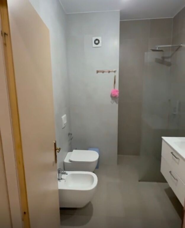 Shitet apartament 2+1 ne Astir