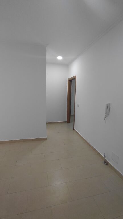 Komuna parisit jepet me qira Apartament 2+1+2pjeserisht i mobiluar