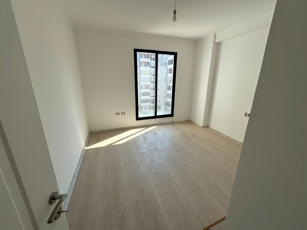 Okazion, apartament 2+1 per shitje ne Astir