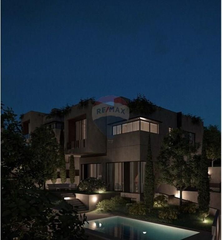 Villa 4+1 for sale in Farke, Tirana