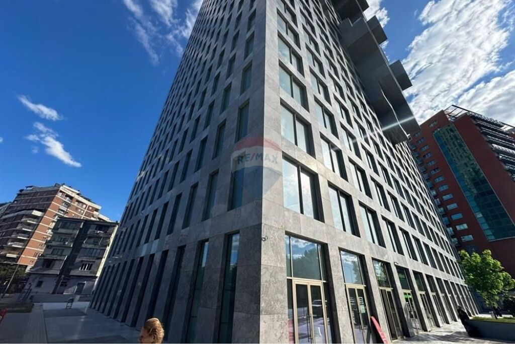 AMBIENT KOMERCIAL PER QIRA TEK DOWNTOWN ONE!