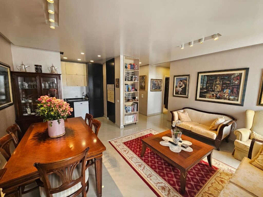 Shitet apartament 3+1 tek 21 Dhjetori