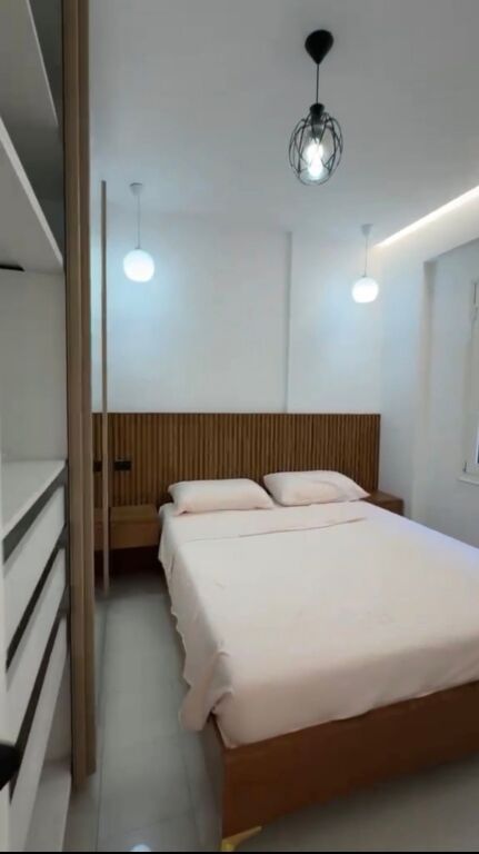 Jepet Apartament 2+1 me qira te Pelikani Plazh