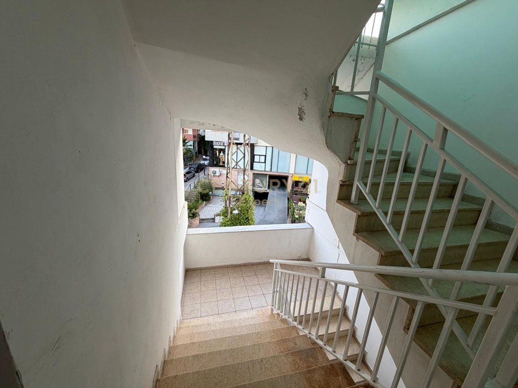 SHESIM APARTAMENT 2+1 TEK LIQENI I THATE (PA MALORE)