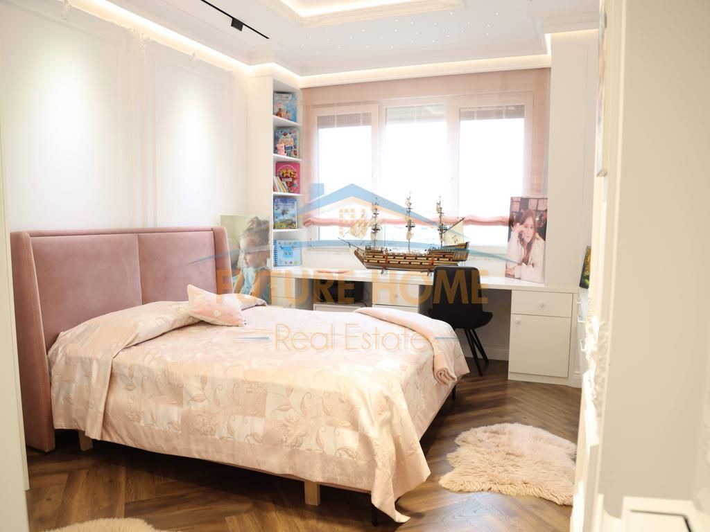 SHITET APARTAMENT 4+1+3+2POSTE PARKIMI