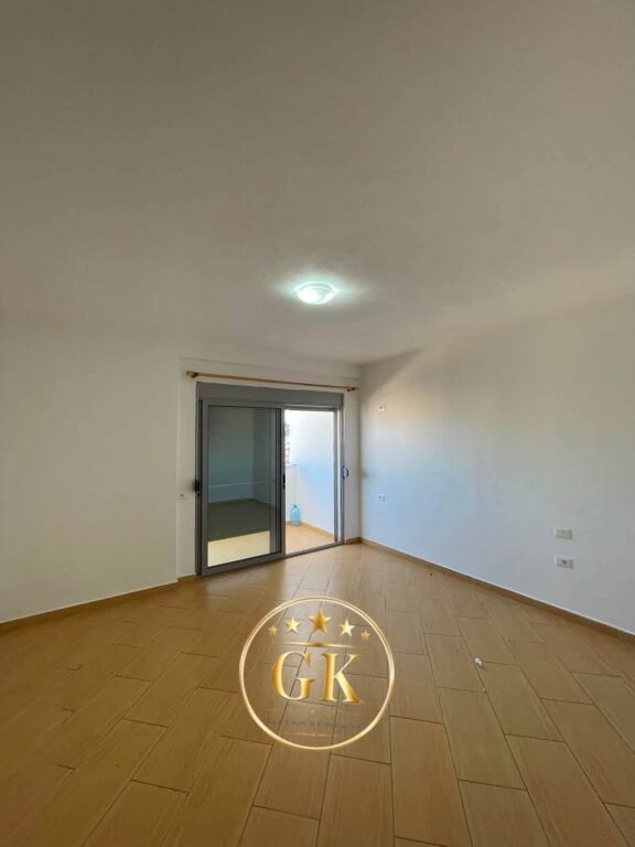 Affitto 2+1 con balcone spazioso 📍Polizia • 25.000 lek netti✅