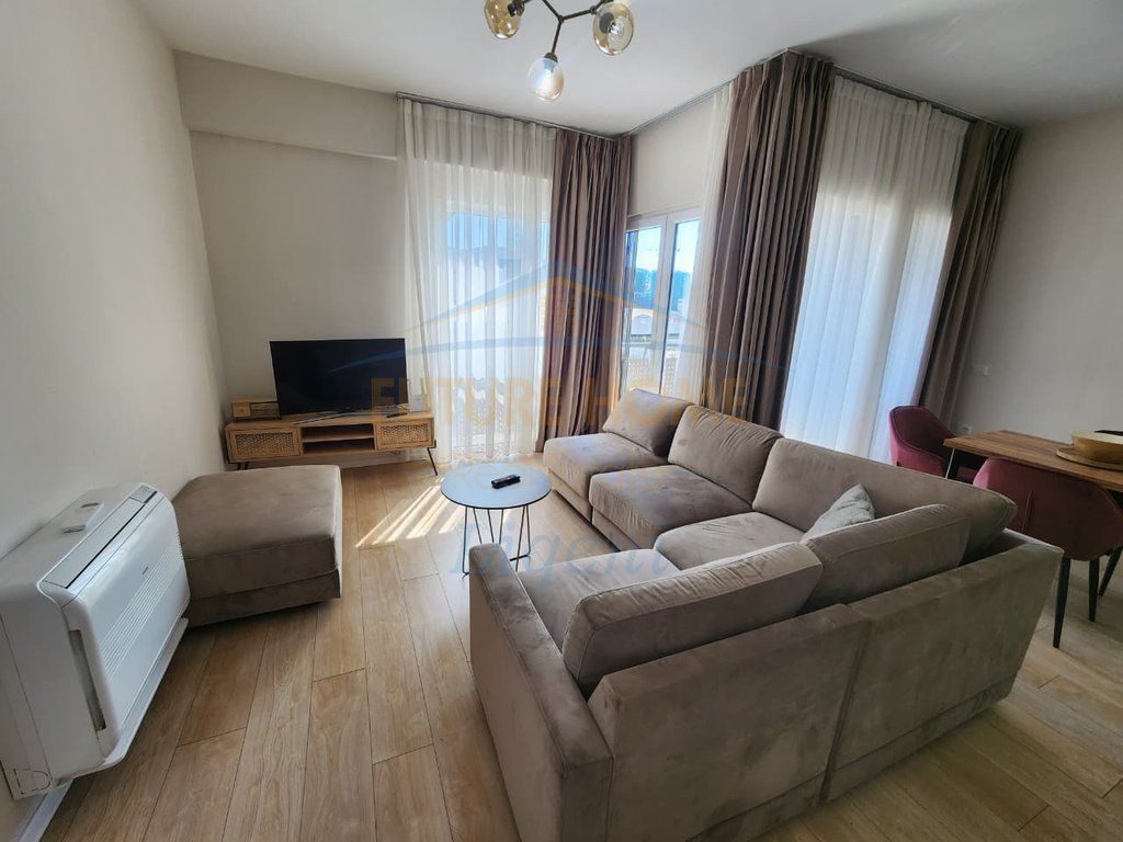 JEPET ME QERA APARTAMENT 2+1+POST PARKIMI RRUGA E KOSOVARVE