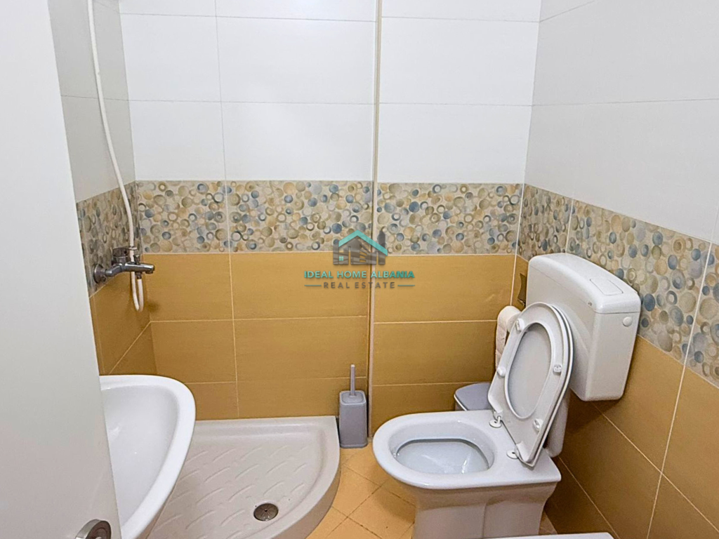 APARTAMENT 2+1 ME QERA – LUNGOMARE, VLORË