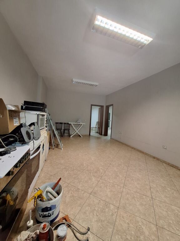 📣 Qera  🏡 Ambient biznesi: 3 dhoma; 1 kuzhine; 1 sallon; 2 tualete