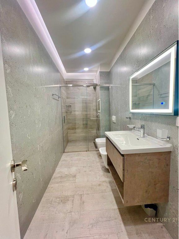 Appartamento 2+1 con posto auto in affitto, Ish-Parku, Via Ndre Mjeda 1.000 € /Mese