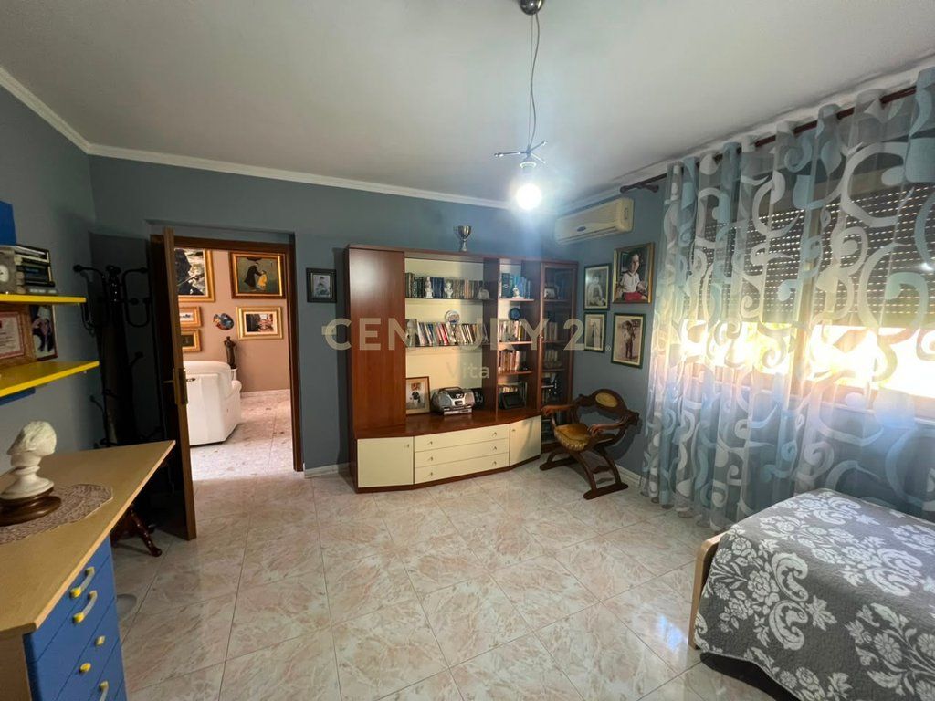 VILLA SU DUE PIANI IN VENDITA A DURRËS!! 370.000 €
