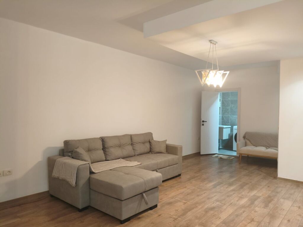 Apartament 1+1 me qira tek Rruga Peti