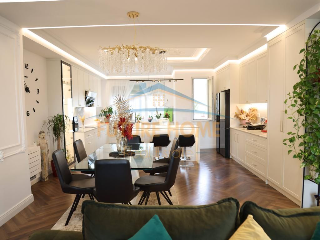 SHITET APARTAMENT 4+1+3+2POSTE PARKIMI